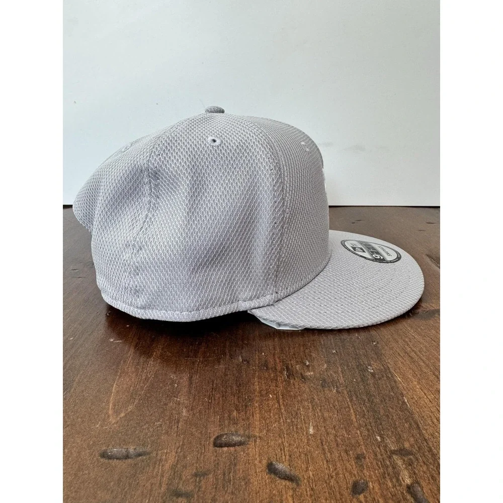 New Era 9FIFTY Hat Cap Snap Back Gray Mesh Logo One Size Fits Most Mens